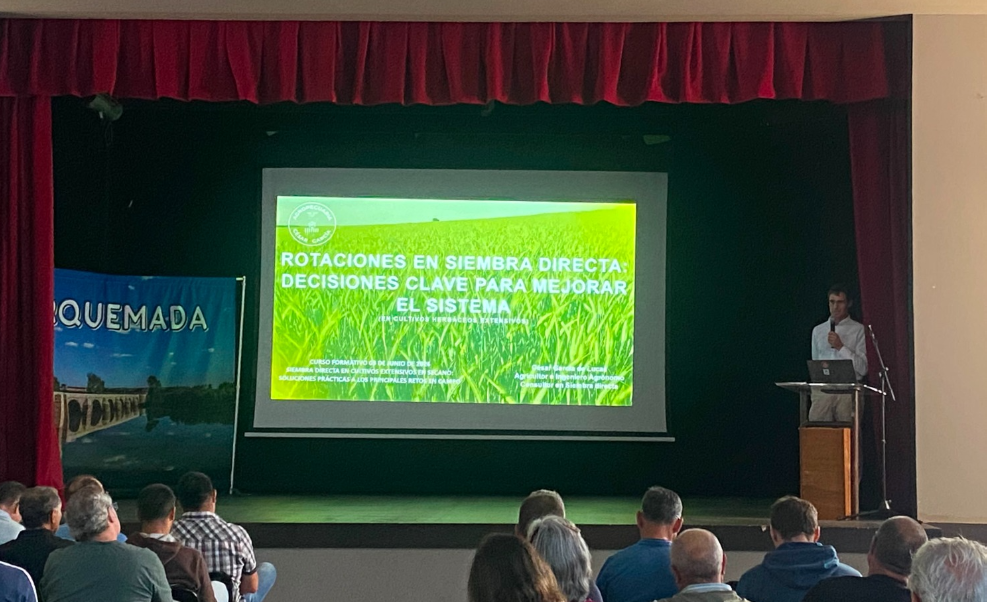 ¿Cómo optimizar la siembra directa? César García de Lucas analiza las claves de la rotación de cultivos en las jornadas de Torquemada.